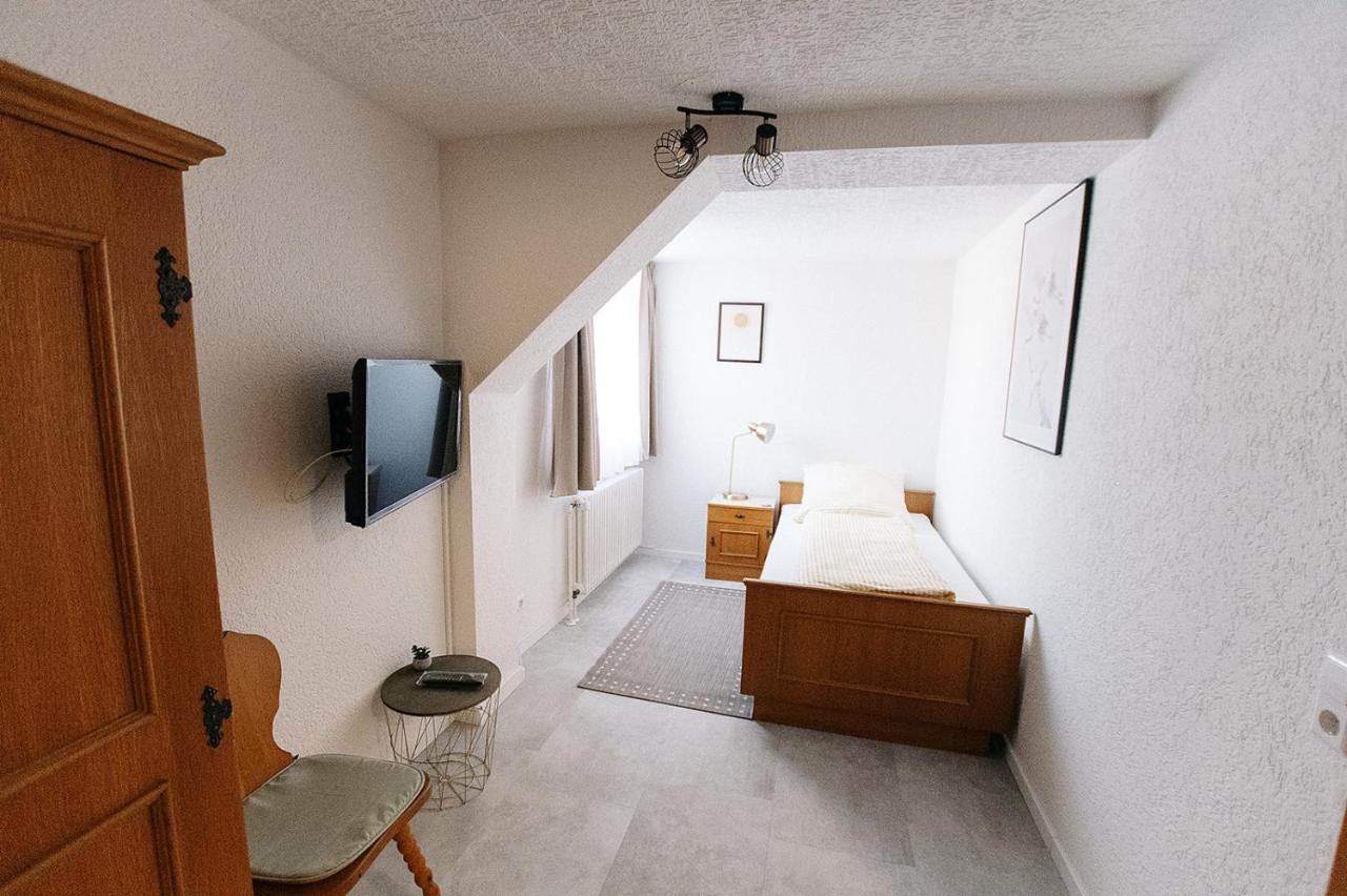 Gasthof Loewen Frickenhausen  Exteriör bild