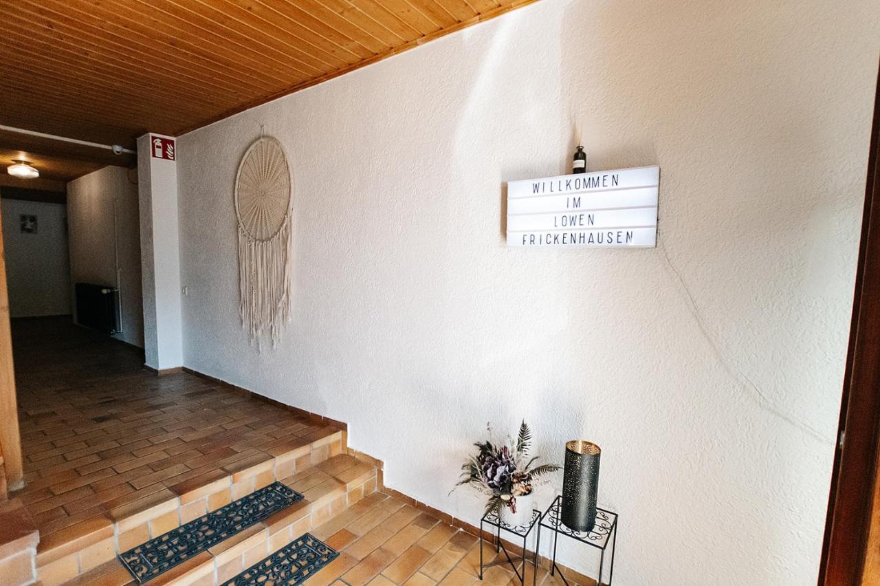 Gasthof Loewen Frickenhausen  Exteriör bild