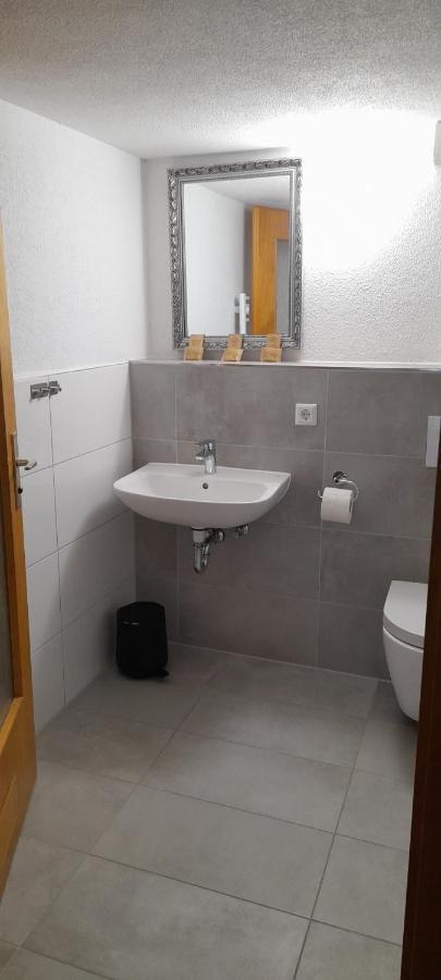 Gasthof Loewen Frickenhausen  Exteriör bild